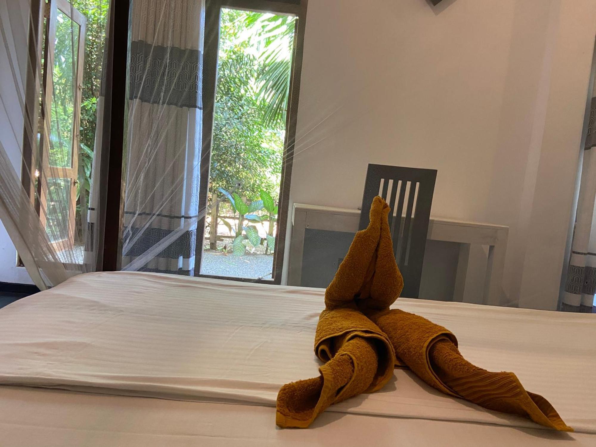 Leo Homestay Dikwella Eksteriør billede